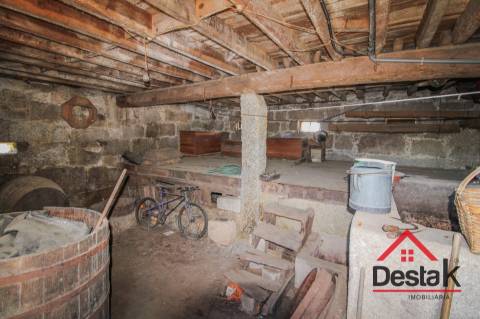 Moradia em granito para venda, 15 minutos de Viseu