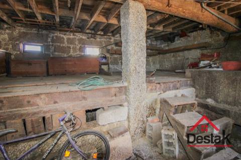 Moradia em granito para venda, 15 minutos de Viseu