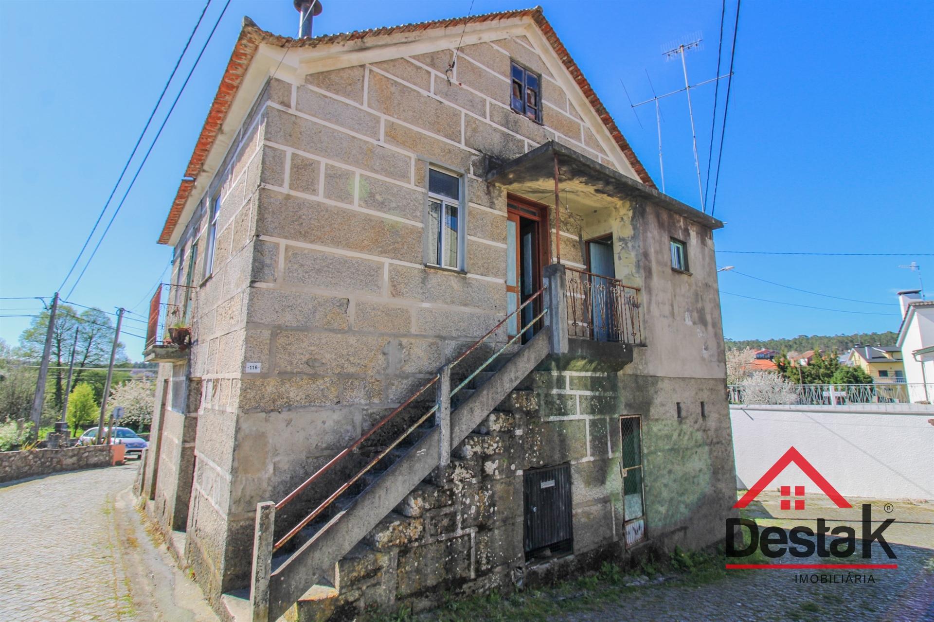 Moradia em granito para venda, 15 minutos de Viseu