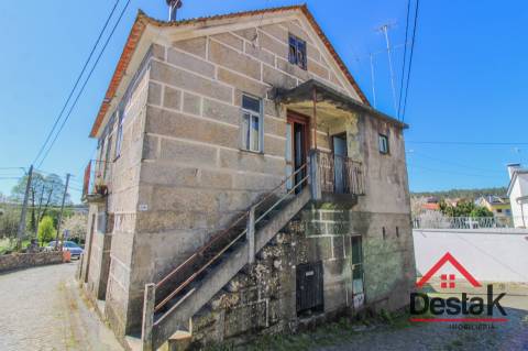 Moradia em granito para venda, 15 minutos de Viseu