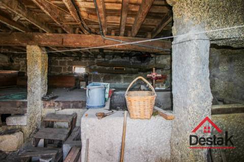 Moradia em granito para venda, 15 minutos de Viseu