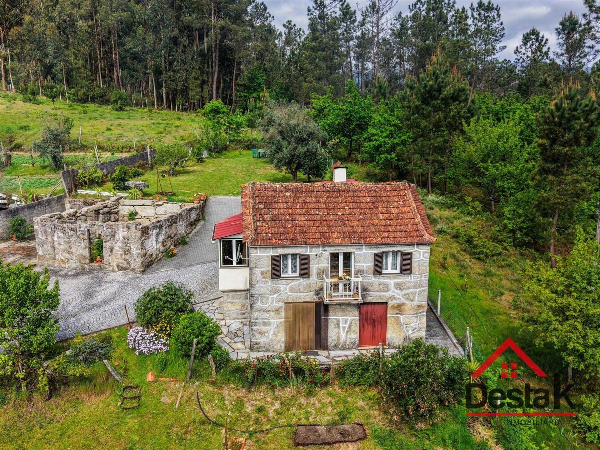 Moradia V2 em Ladreda, São Pedro do Sul, pronta habitar