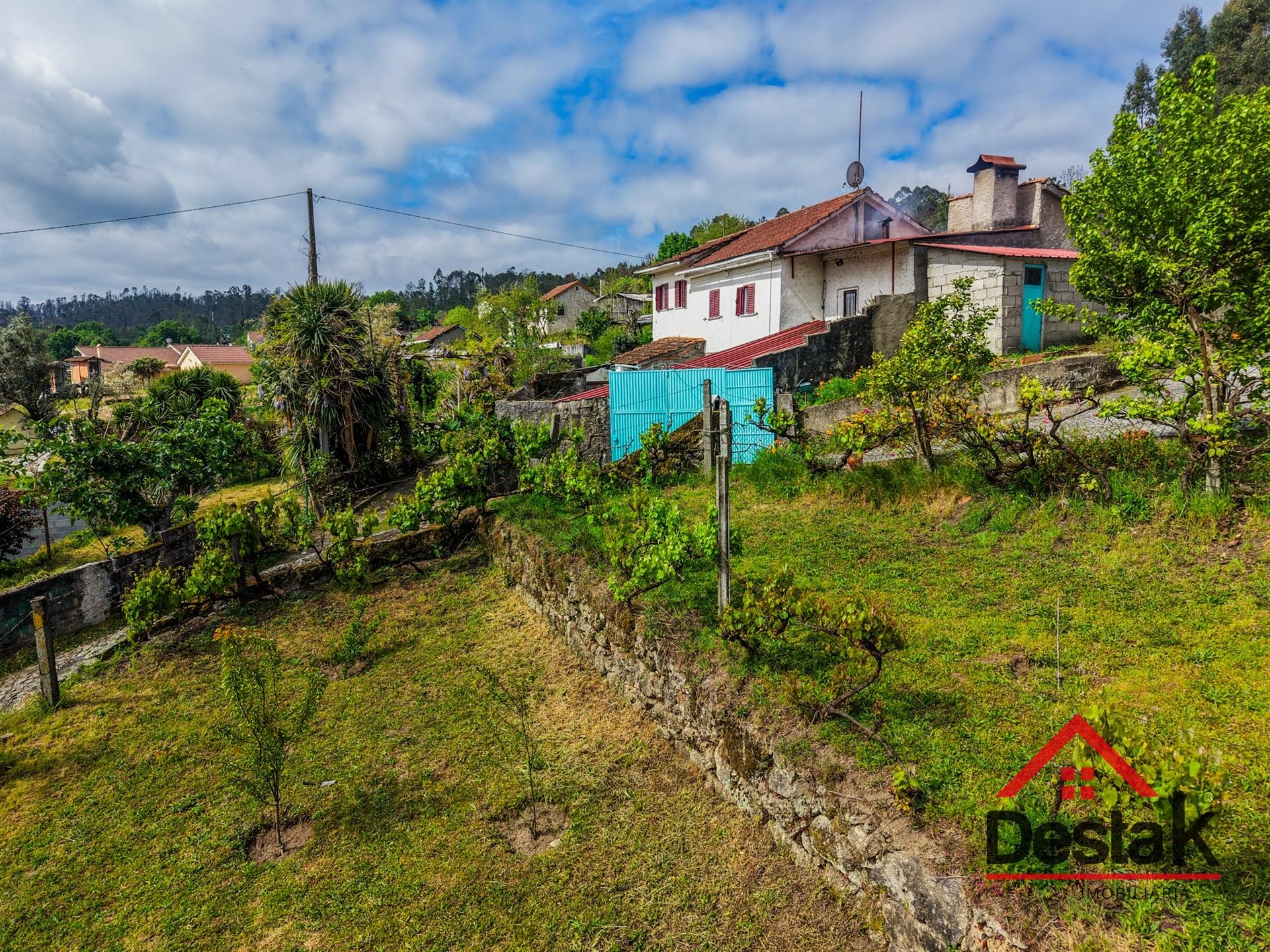 Moradia V2 em Ladreda, São Pedro do Sul, pronta habitar