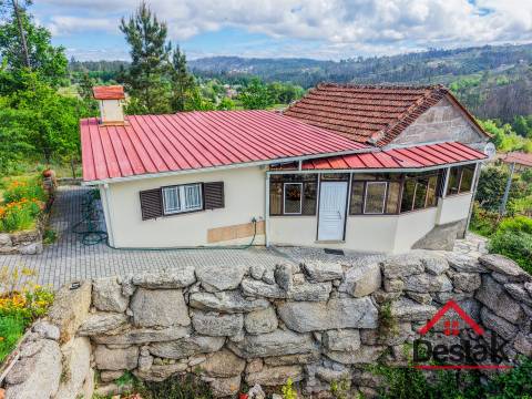 Moradia V2 em Ladreda, São Pedro do Sul, pronta habitar