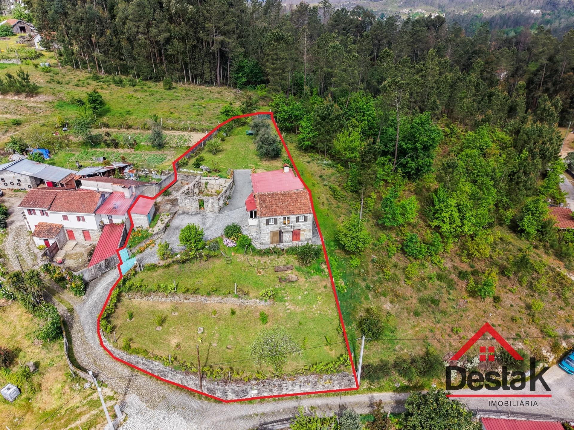 Moradia V2 em Ladreda, São Pedro do Sul, pronta habitar