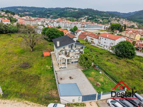 Apartamento T4, localização central privilegiada, São Pedro do Sul