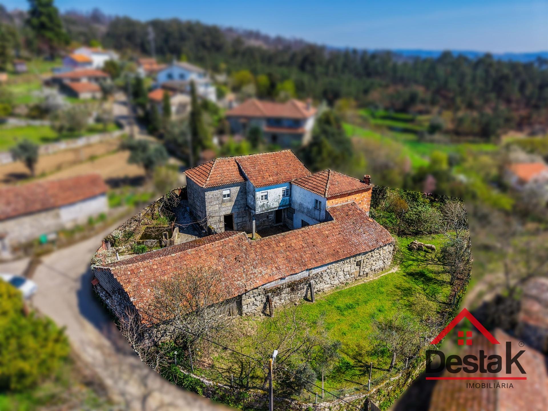 Quinta com moradia V3 para venda em São Pedro do Sul