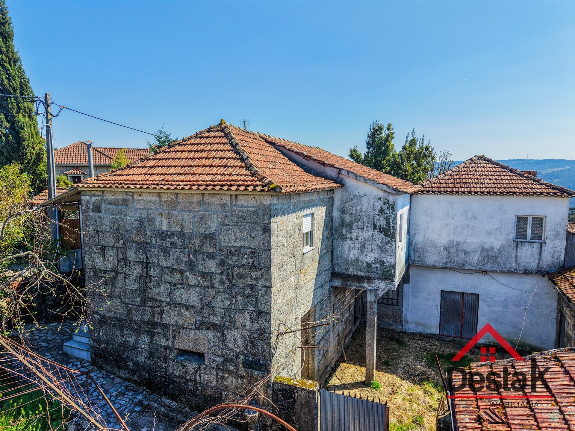 Quinta com moradia V3 para venda em São Pedro do Sul