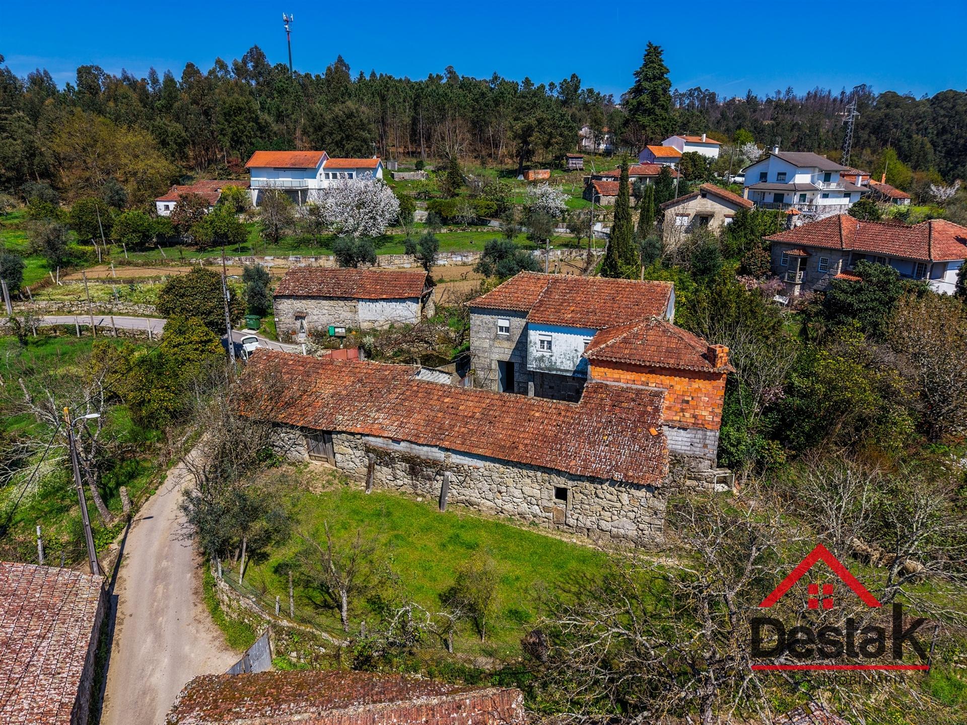 Quinta com moradia V3 para venda em São Pedro do Sul