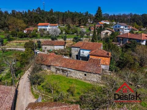 Quinta com moradia V3 para venda em São Pedro do Sul