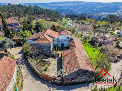 Quinta com moradia V3 para venda em São Pedro do Sul