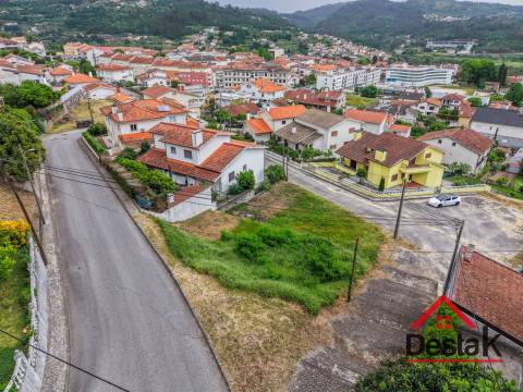 Lote de terreno para venda no centro de São Pedro do Sul.