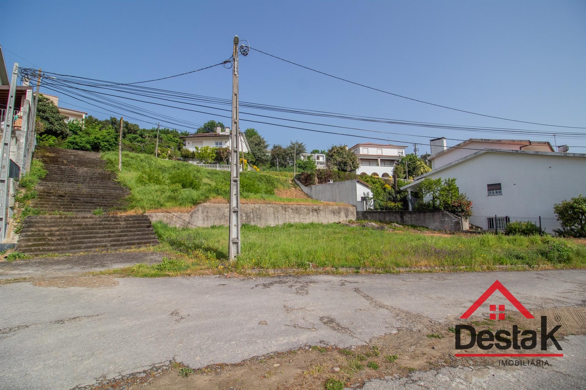 Lote de terreno para venda no centro de São Pedro do Sul.