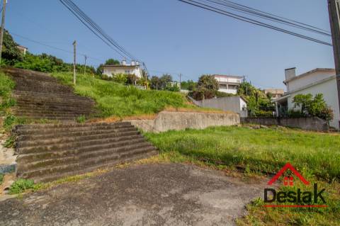 Lote de terreno para venda no centro de São Pedro do Sul.