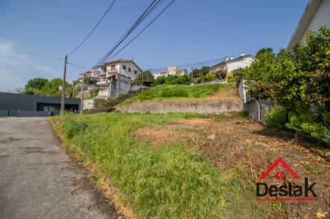 Lote de terreno para venda no centro de São Pedro do Sul.