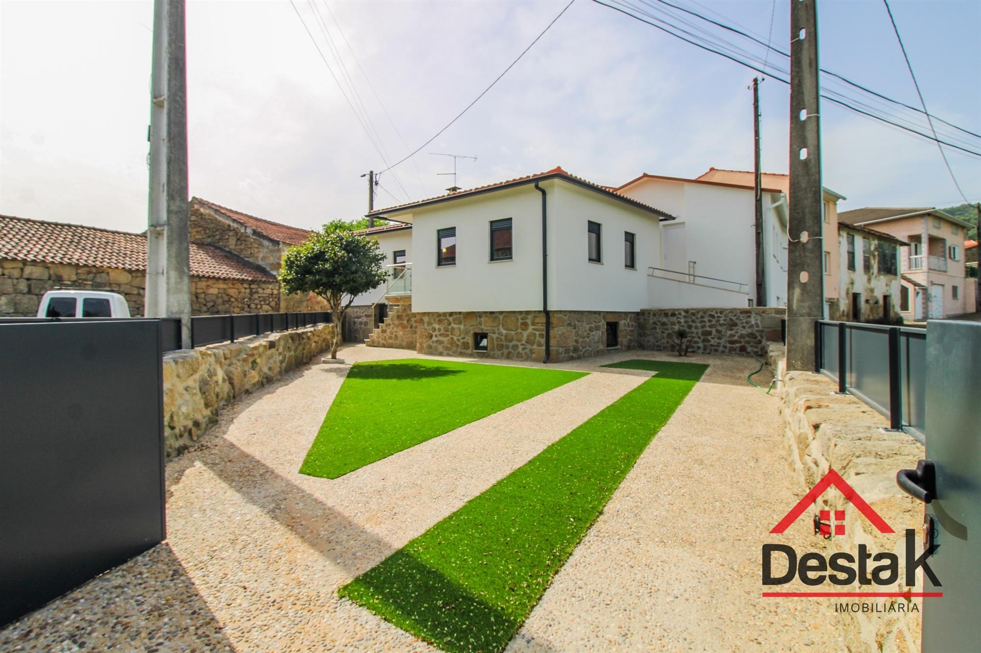Moradia V3 nova e moderna a 1 minuto de carro do centro de São Pedro do Sul