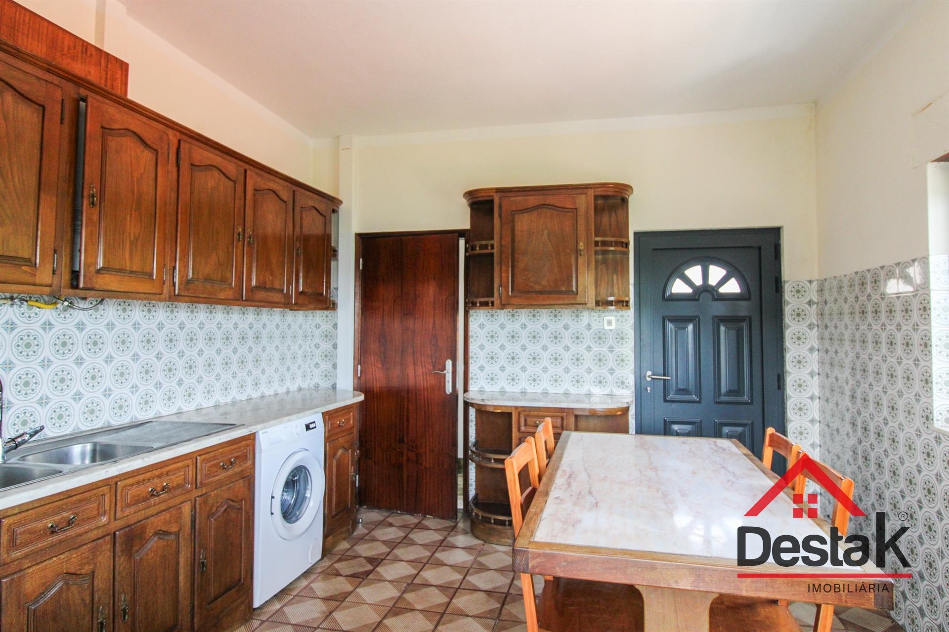 Apartamento T2 para arrendamento em Bordonhos