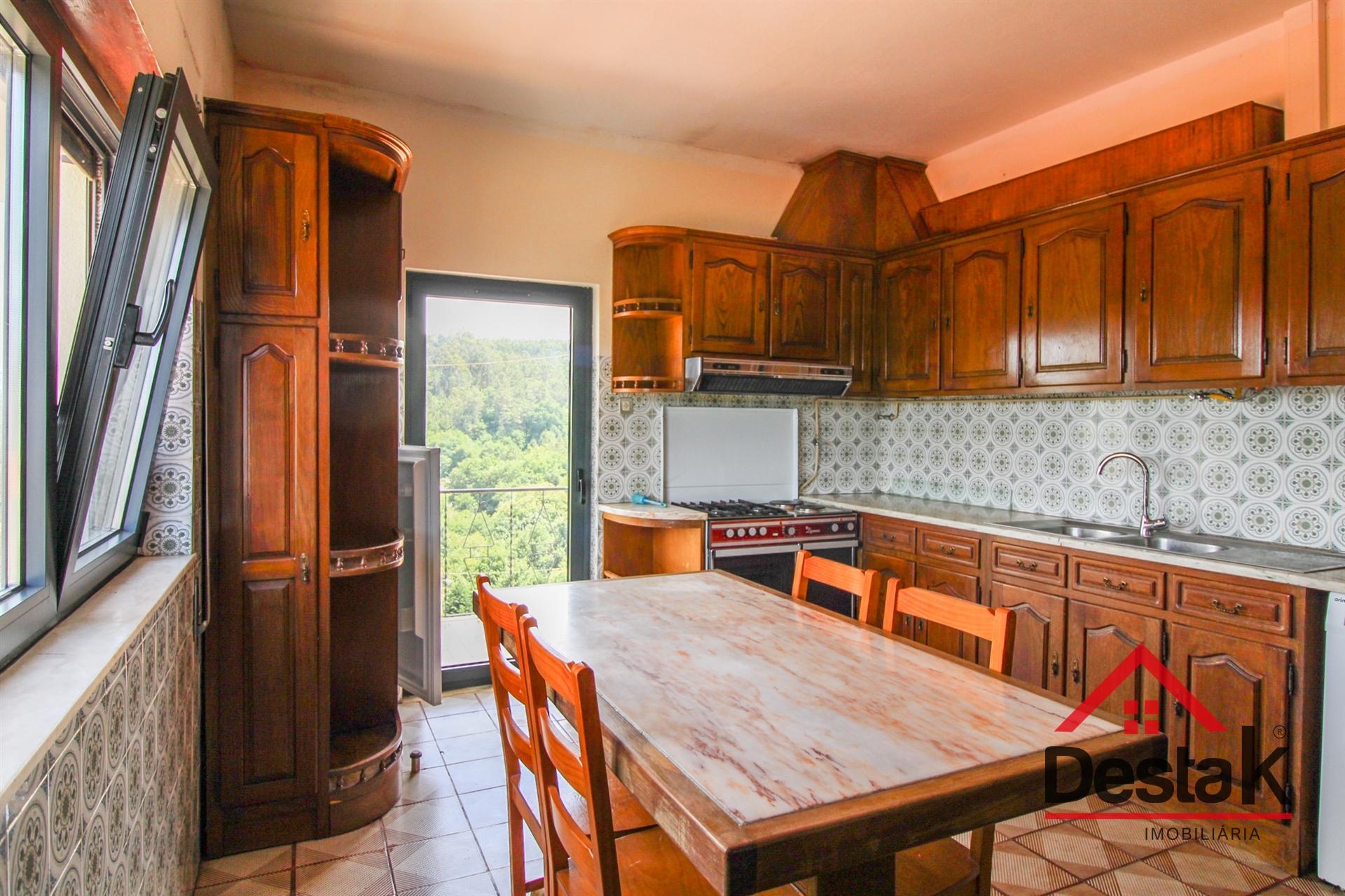 Apartamento T2 para arrendamento em Bordonhos