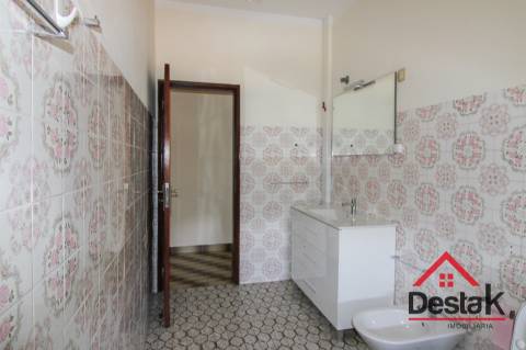 Apartamento T2 para arrendamento em Bordonhos