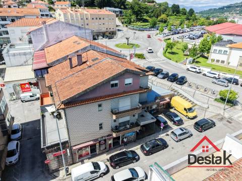 Apartamento T2 com Sótão e Potencial para Nova Unidade Habitacional