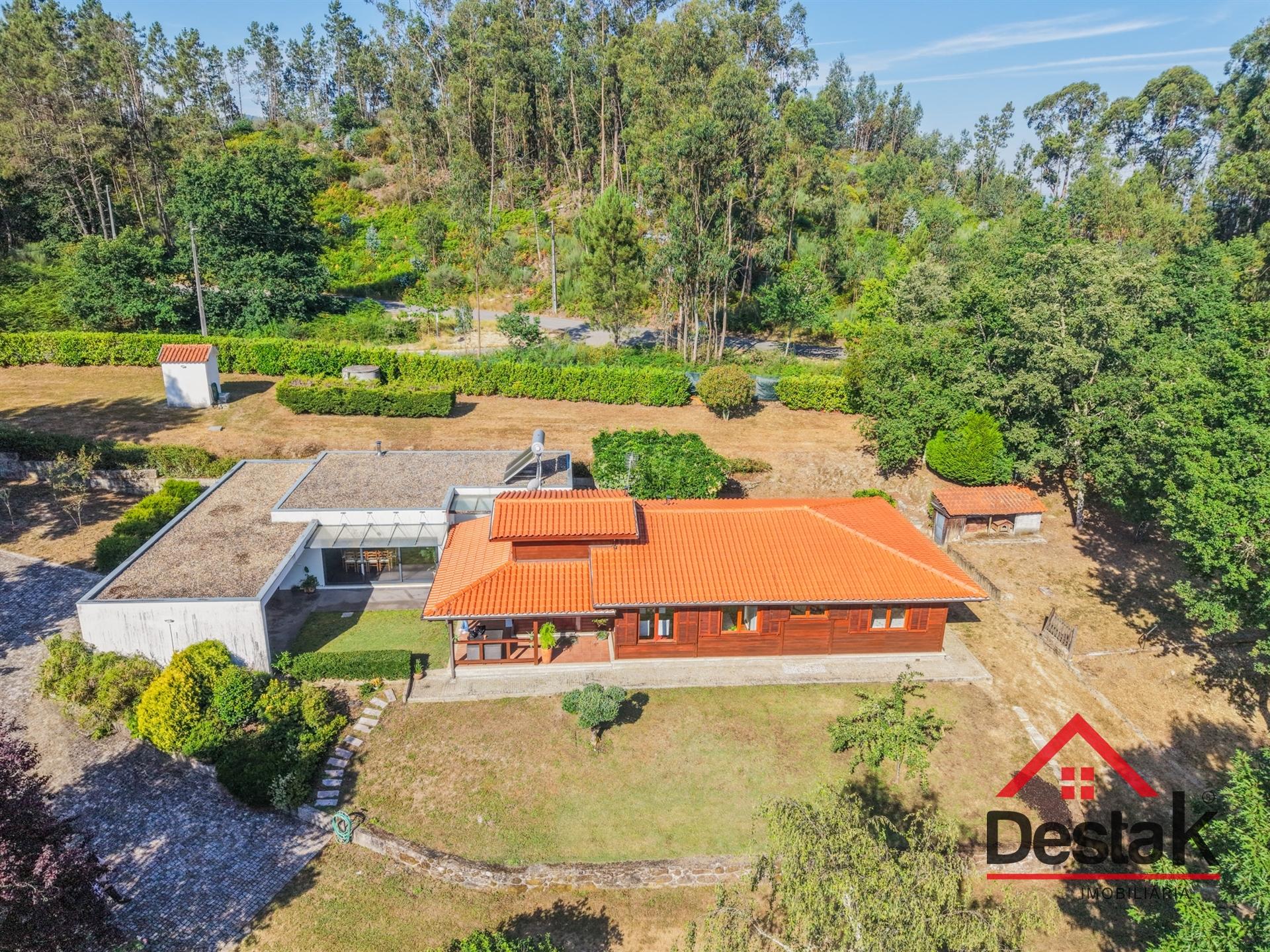 Moradia T3 para venda em Figueiredo Das Donas, Vouzela