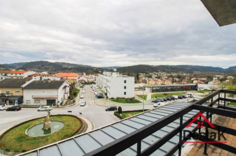 Loja com Varanda e Vista Cidade | Centro de São Pedro do Sul