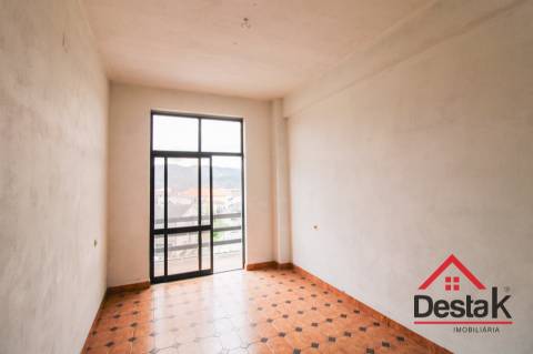Conjunto de 5 Lojas com 120 m² | Centro de São Pedro do Sul | Excelente Oportunidade de Investimento