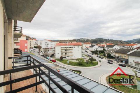 Conjunto de 5 Lojas com 120 m² | Centro de São Pedro do Sul | Excelente Oportunidade de Investimento