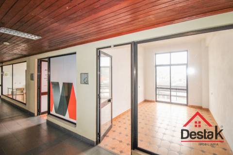 Conjunto de 5 Lojas com 120 m² | Centro de São Pedro do Sul | Excelente Oportunidade de Investimento
