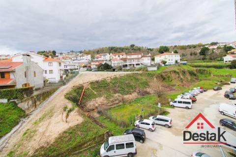 Conjunto de 5 Lojas com 120 m² | Centro de São Pedro do Sul | Excelente Oportunidade de Investimento