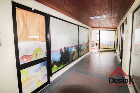 Conjunto de 5 Lojas com 120 m² | Centro de São Pedro do Sul | Excelente Oportunidade de Investimento