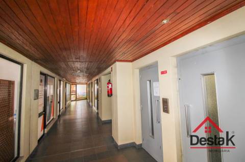 Conjunto de 5 Lojas com 120 m² | Centro de São Pedro do Sul | Excelente Oportunidade de Investimento