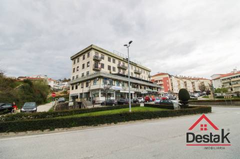 Conjunto de 5 Lojas com 120 m² | Centro de São Pedro do Sul | Excelente Oportunidade de Investimento