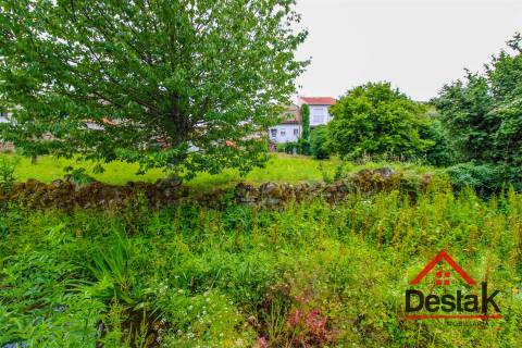 Terreno Misto com três moradias para reconstruir