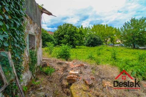 Terreno Misto com três moradias para reconstruir