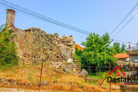 Terreno com moradia em ruína para reconstrução a 10 minutos do Centro de Viseu