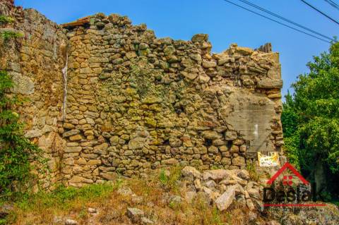 Terreno com moradia em ruína para reconstrução a 10 minutos do Centro de Viseu