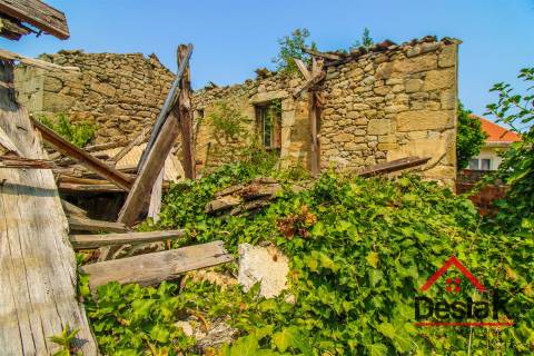 Terreno com moradia em ruína para reconstrução a 10 minutos do Centro de Viseu