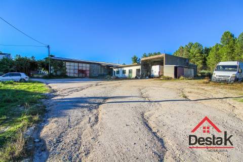 Armazém com área bruta de construção de 696 m² em Sernancelhe