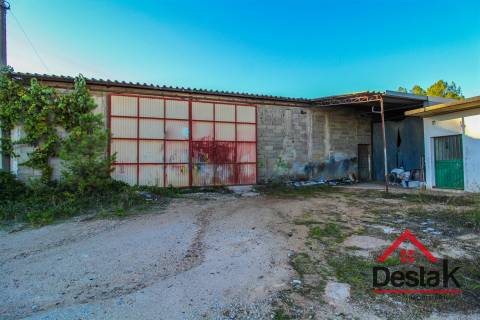 Armazém com área bruta de construção de 696 m² em Sernancelhe