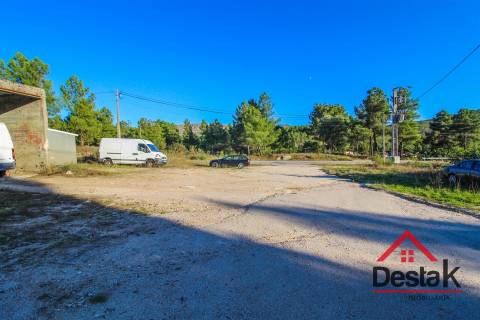 Armazém com área bruta de construção de 696 m² em Sernancelhe