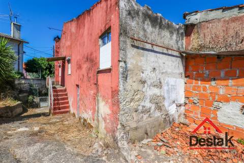 Moradia para reconstruir em Ranhados