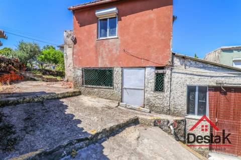 Moradia para reconstruir em Ranhados