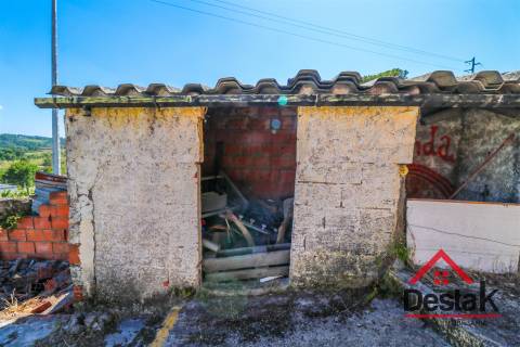 Moradia para reconstruir em Ranhados