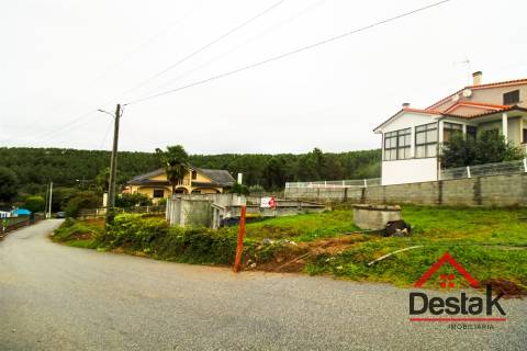 Terreno com 669 m², projeto aprovado e fundações edificadas, a 5 minutos da cidade