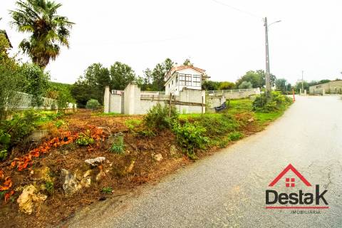 Terreno com 669 m², projeto aprovado e fundações edificadas, a 5 minutos da cidade