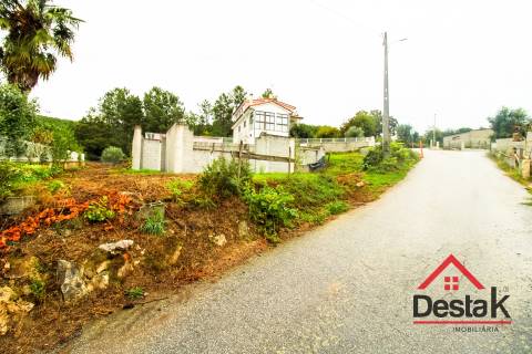 Terreno com 669 m², projeto aprovado e fundações edificadas, a 5 minutos da cidade