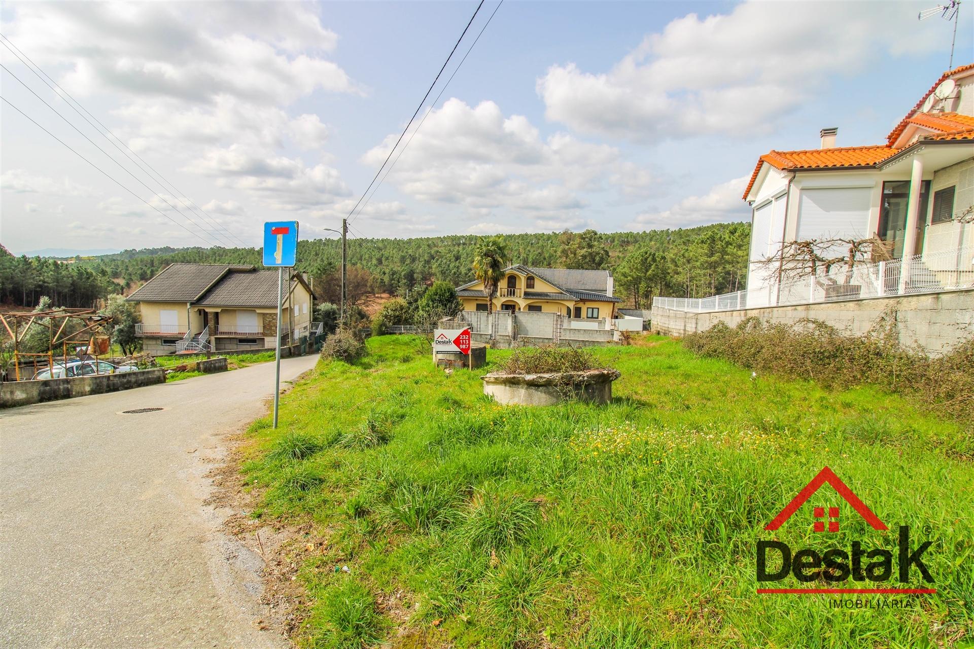 Terreno com 669 m², projeto aprovado e fundações edificadas, a 5 minutos da cidade