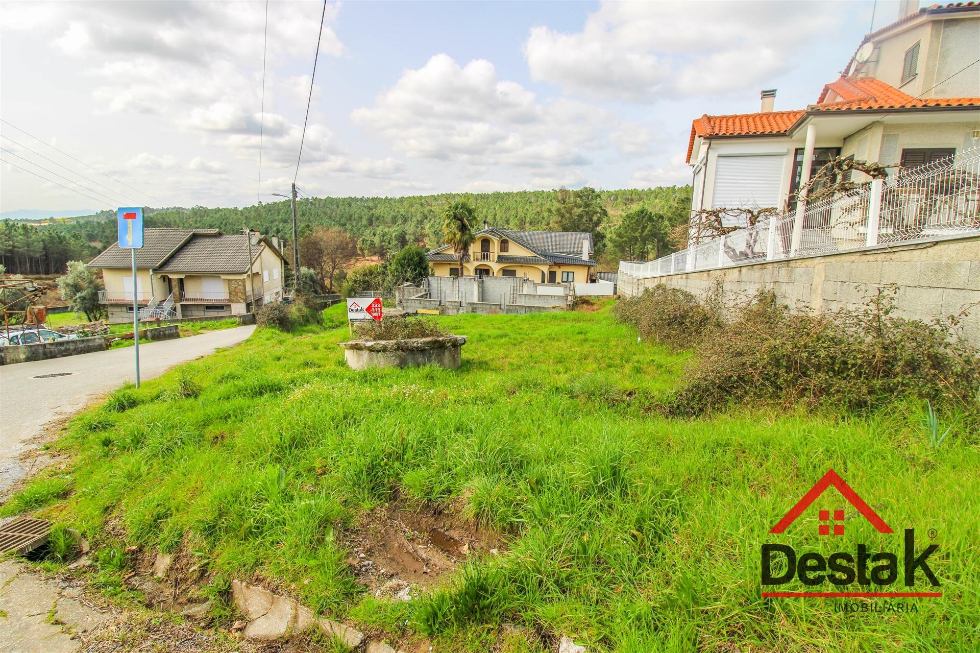 Terreno com 669 m², projeto aprovado e fundações edificadas, a 5 minutos da cidade