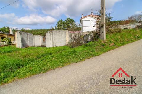 Terreno com 669 m², projeto aprovado e fundações edificadas, a 5 minutos da cidade